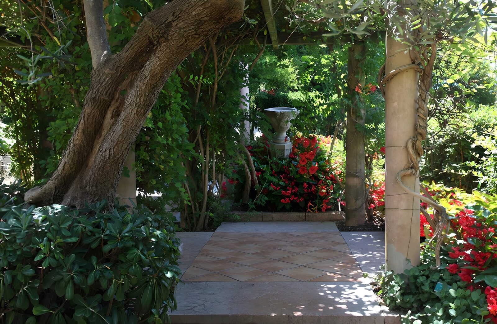 OCUK46261: Tranquil Garden Retreat