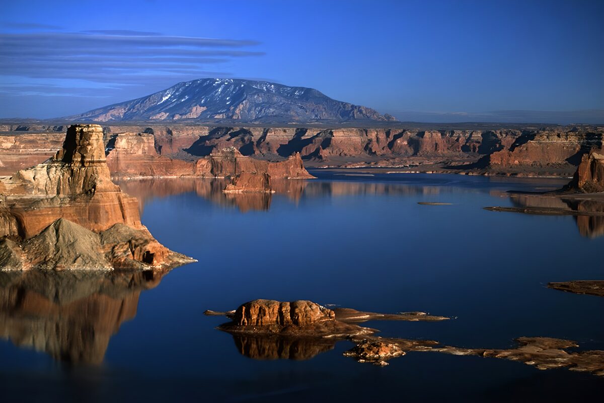 Majestic Desert Landscape at Dawn