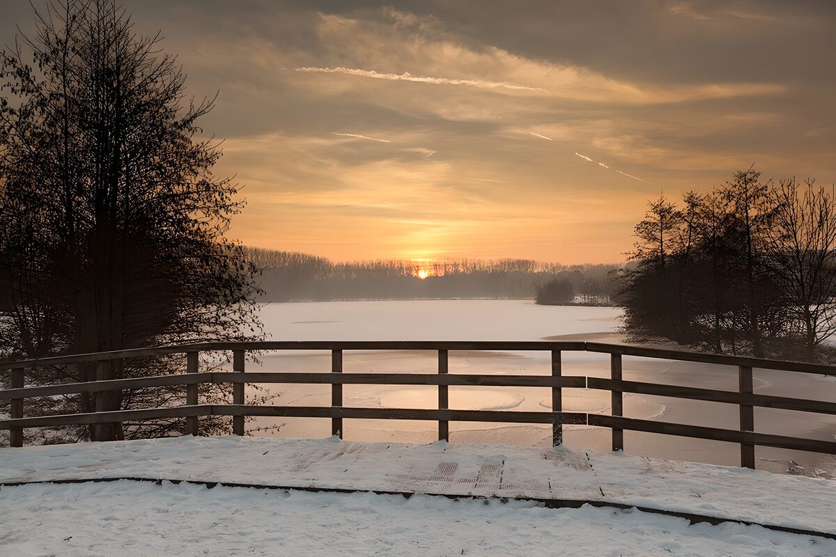 OCUK53362: Serene Winter Sunset Over Frozen Lake