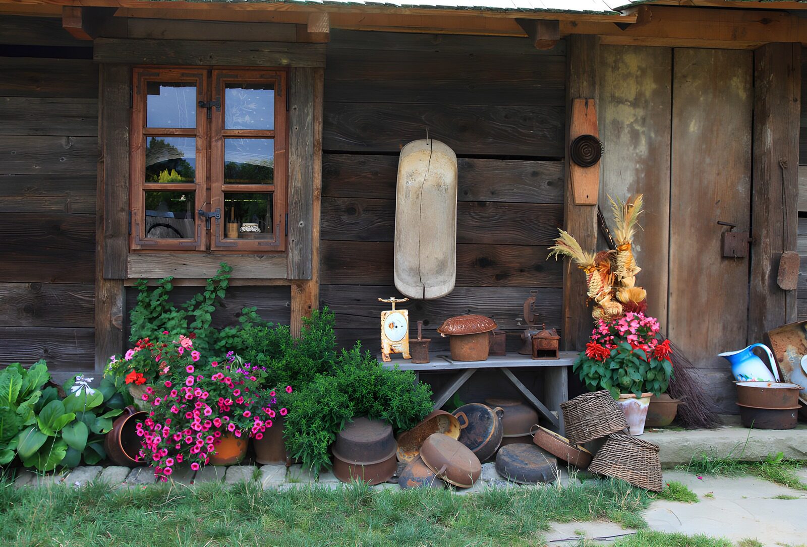 OCUK97696: Rustic Cottage Charm
