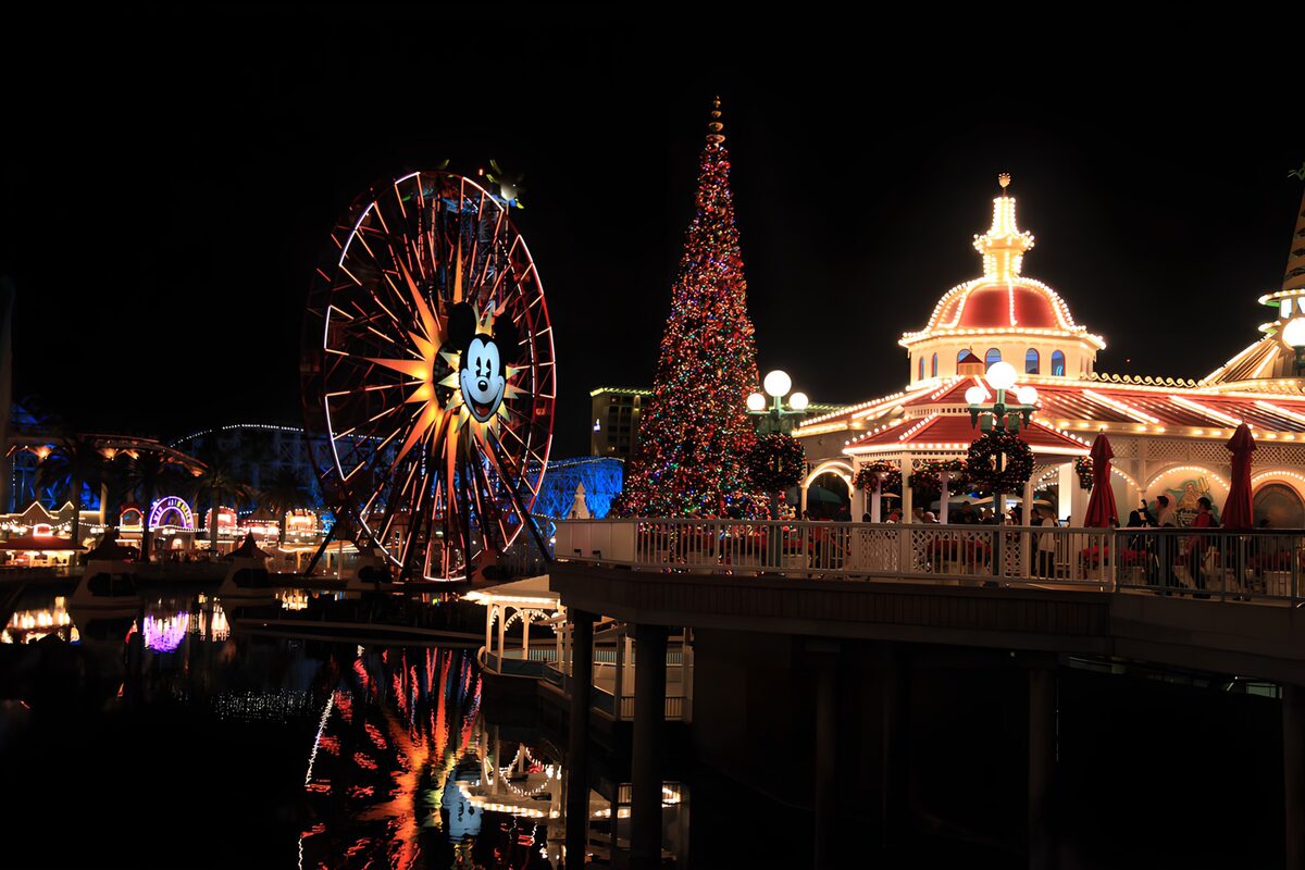 OCUK76390: Magical Night at the Amusement Park