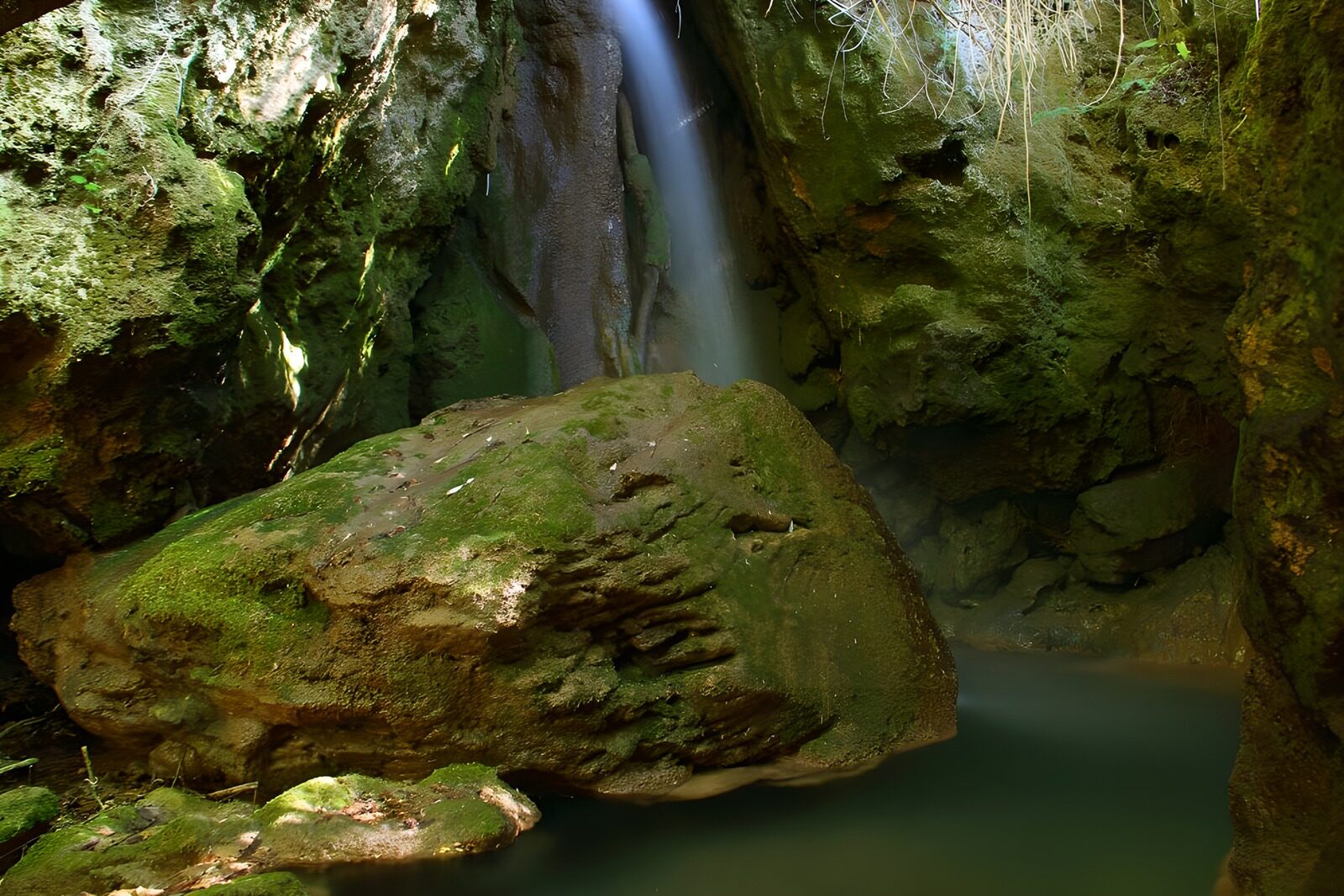 OCUK57896: Hidden Oasis in the Rocks