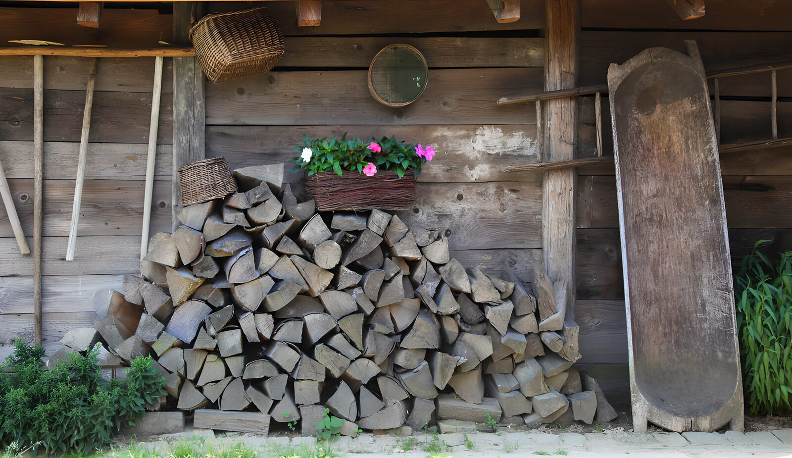 OCUK53439: Rustic Woodpile and Garden Display