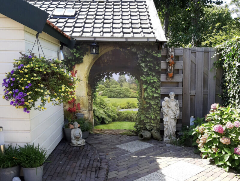 Decorative garden setting